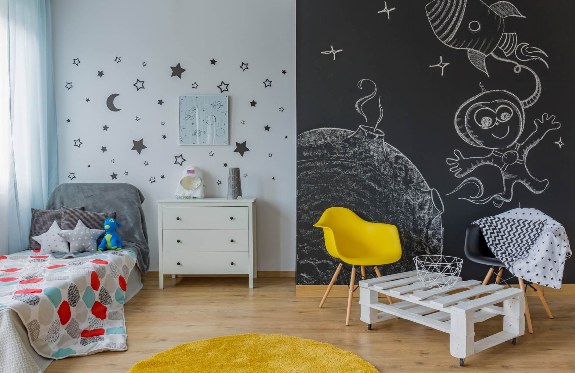 Wall finished with Blackboard Paint — Fox Dekorator decorative effect